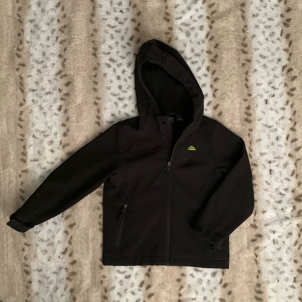 Black Boys Snozu Performance zip up jacket with pockets and hood Size 4